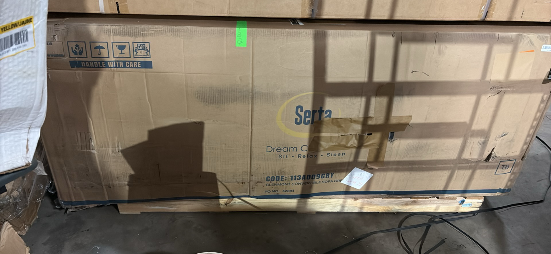 Serta Gabi 90.2" Upholstered Queen Size Convertible Sleeper Sofa