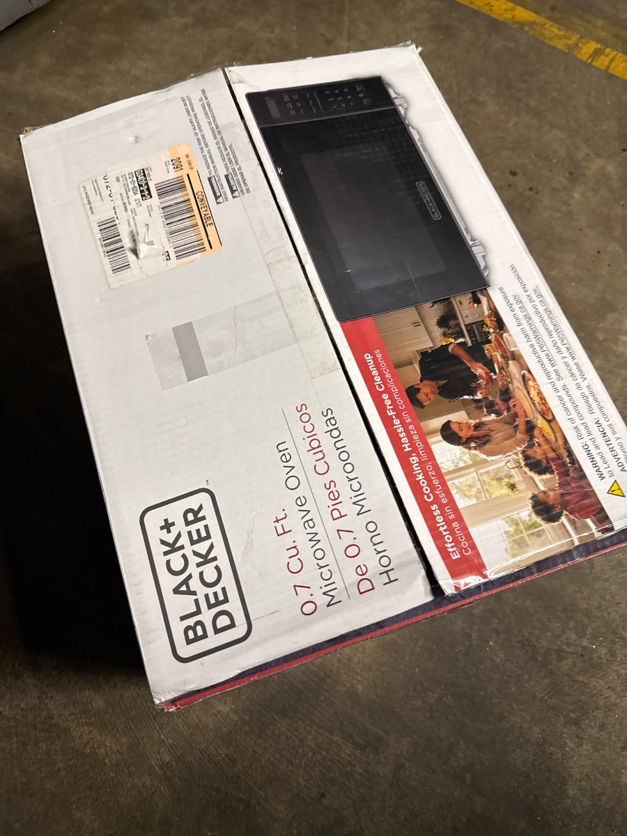 BLACK+DECKER 0.7 cu ft Microwave Black