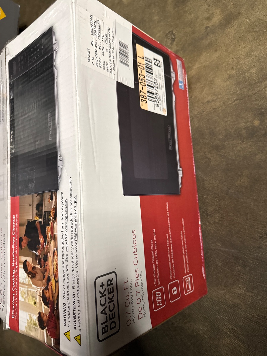BLACK+DECKER 0.7 cu ft Microwave Black