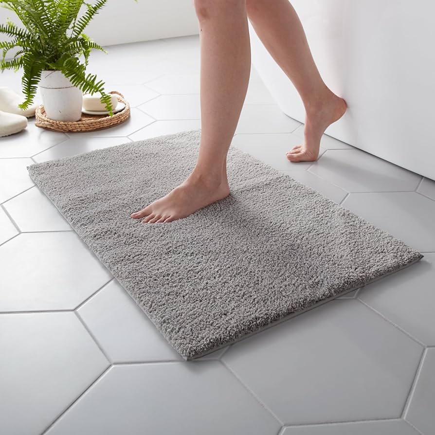 MARTHA STEWART Drylon Microfiber Bath Rug - 1 Piece, Ultra Soft Plush, Non-Slip, Thick, Washable Bathroom Rugs, Home Decor Accessories, Household Essentials, Large Bath Mat, 21" x 34"​, Light Gray